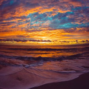 Preview wallpaper sea, waves, beach, sunset, dusk