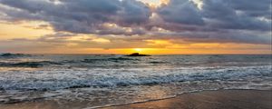 Preview wallpaper sea, waves, beach, horizon, sunset, clouds