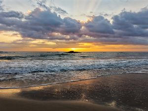 Preview wallpaper sea, waves, beach, horizon, sunset, clouds