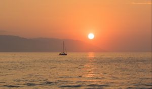 Preview wallpaper sea, waves, boat, sun, sunset