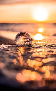 Preview wallpaper sea, waves, bubble, foam, sunset