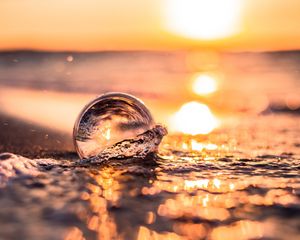 Preview wallpaper sea, waves, bubble, foam, sunset