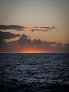 Preview wallpaper sea, waves, clouds, sunset, horizon