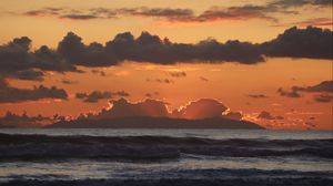 Preview wallpaper sea, waves, clouds, sky, sunset