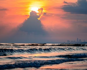 Preview wallpaper sea, waves, clouds, rays, sun, sunset