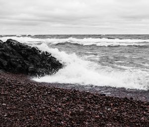 Preview wallpaper sea, waves, foam, pebbles, stone, landscape