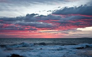Preview wallpaper sea, waves, foam, horizon, clouds