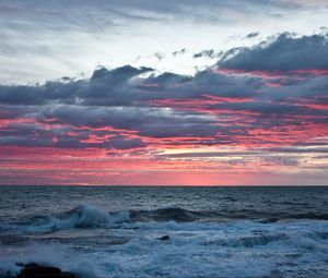 Preview wallpaper sea, waves, foam, horizon, clouds