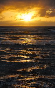 Preview wallpaper sea, waves, foam, horizon, sunset