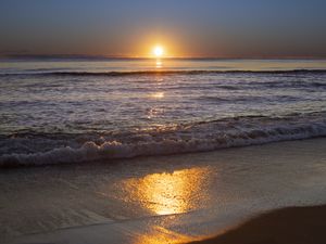 Preview wallpaper sea, waves, foam, coast, sunset, horizon