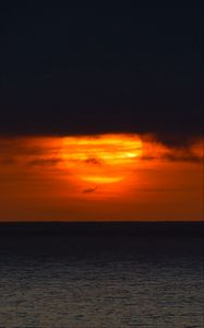 Preview wallpaper sea, waves, horizon, sun, sunset, clouds, dark
