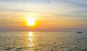 Preview wallpaper sea, waves, horizon, sun, ship, nature