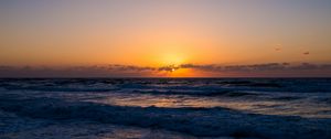 Preview wallpaper sea, waves, horizon, sunset, landscape