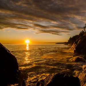 Preview wallpaper sea, waves, horizon, sunset, stones