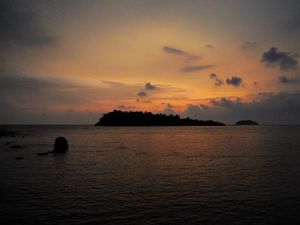 Preview wallpaper sea, waves, island, forest, sunset