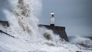 Preview wallpaper sea, waves, lighthouse, storm, water, spray