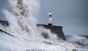 Preview wallpaper sea, waves, lighthouse, storm, water, spray