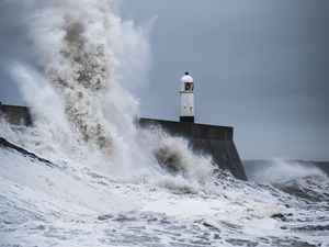 Preview wallpaper sea, waves, lighthouse, storm, water, spray