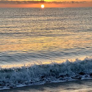 Preview wallpaper sea, waves, ocean, sun, horizon