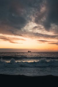 Preview wallpaper sea, waves, ship, sunset, horizon