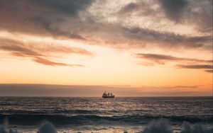 Preview wallpaper sea, waves, ship, sunset, horizon