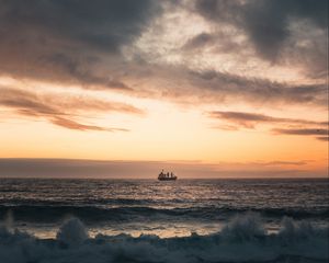 Preview wallpaper sea, waves, ship, sunset, horizon