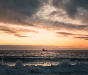 Preview wallpaper sea, waves, ship, sunset, horizon