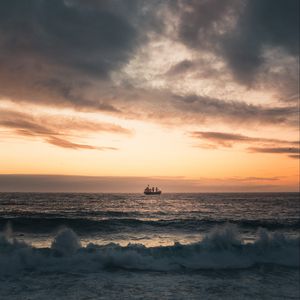 Preview wallpaper sea, waves, ship, sunset, horizon