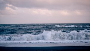 Preview wallpaper sea, waves, shore, splashes, nature, clouds