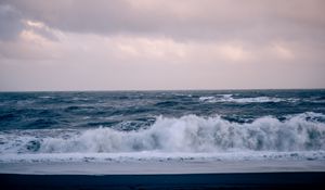 Preview wallpaper sea, waves, shore, splashes, nature, clouds