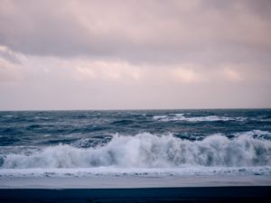 Preview wallpaper sea, waves, shore, splashes, nature, clouds