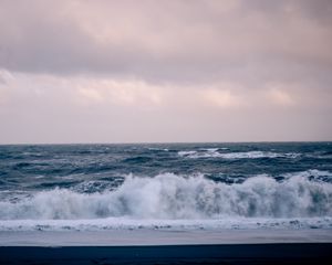 Preview wallpaper sea, waves, shore, splashes, nature, clouds