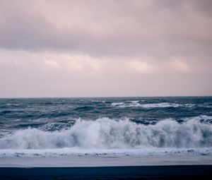 Preview wallpaper sea, waves, shore, splashes, nature, clouds
