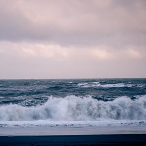 Preview wallpaper sea, waves, shore, splashes, nature, clouds