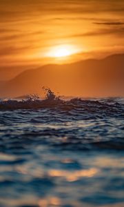 Preview wallpaper sea, waves, splash, hill, sun