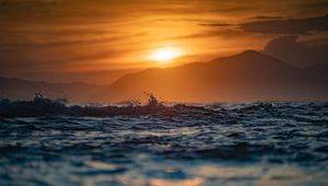 Preview wallpaper sea, waves, splash, hill, sun