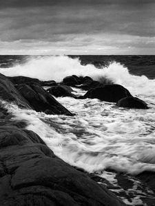Preview wallpaper sea, waves, splashes, stones, black and white