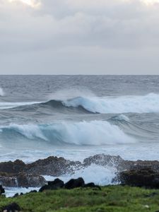 Preview wallpaper sea, waves, splashes, stones, grass, sky, nature