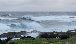 Preview wallpaper sea, waves, splashes, stones, grass, sky, nature