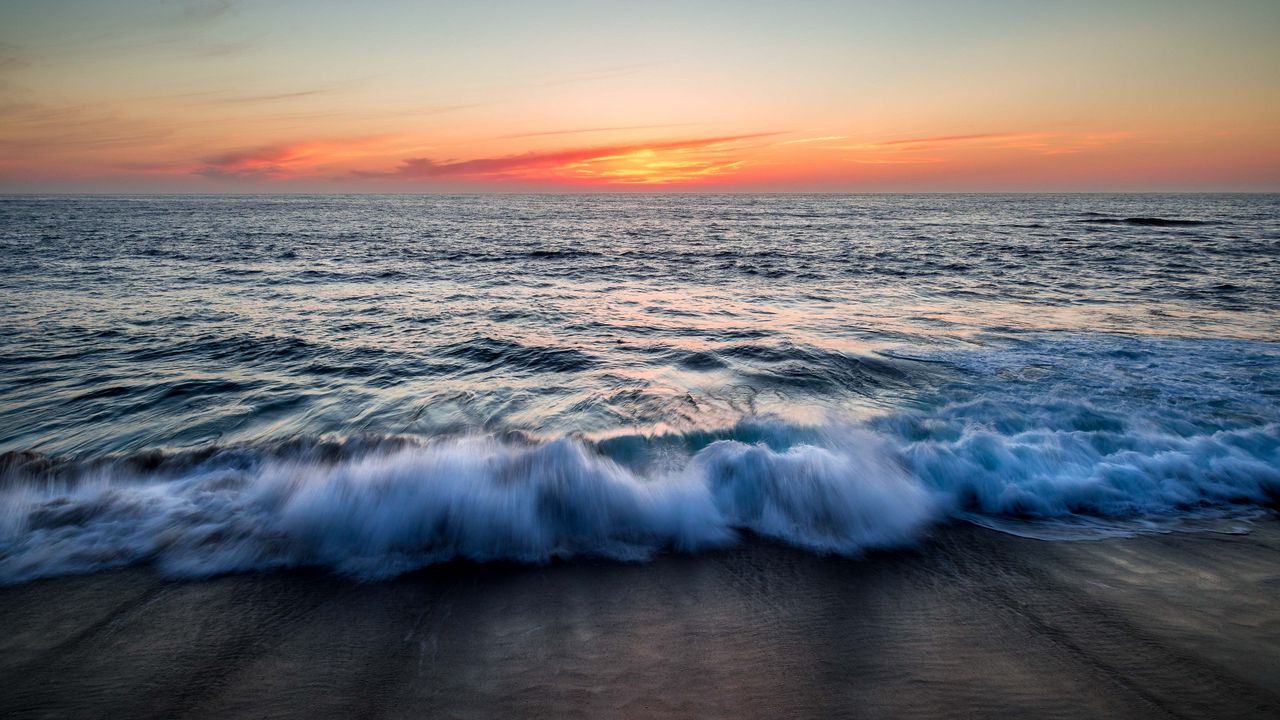 Wallpaper sea, waves, spray, sunset