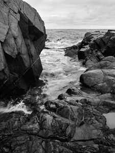 Preview wallpaper sea, waves, stones, rocks, black and white