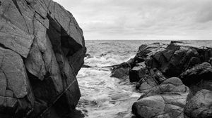Preview wallpaper sea, waves, stones, rocks, black and white