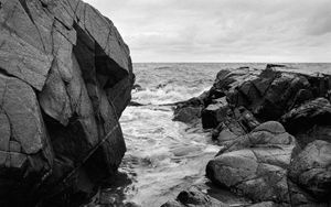Preview wallpaper sea, waves, stones, rocks, black and white
