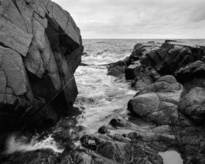 Preview wallpaper sea, waves, stones, rocks, black and white