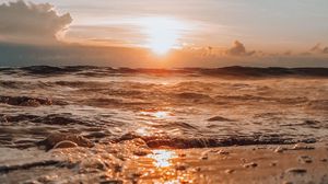 Preview wallpaper sea, waves, sunset, sun, summer