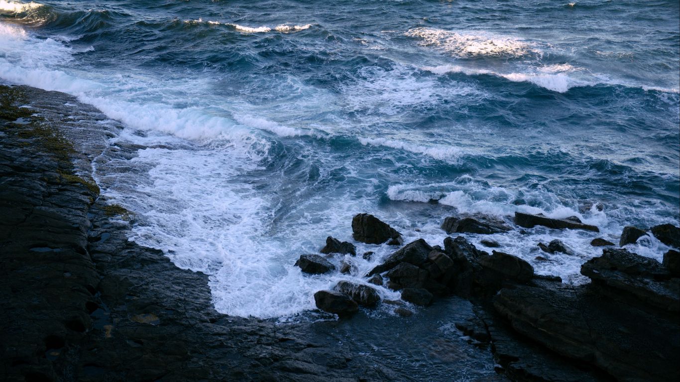 Download wallpaper 1366x768 sea, waves, water, stones, shore tablet ...
