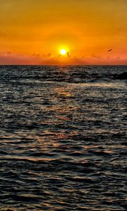 Preview wallpaper sea, waves, water, horizon, sun, sunset