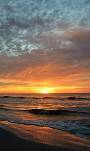 Preview wallpaper sea, waves, water, sun, sunset, landscape