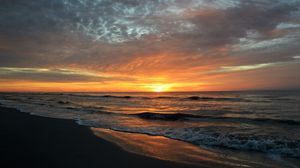 Preview wallpaper sea, waves, water, sun, sunset, landscape