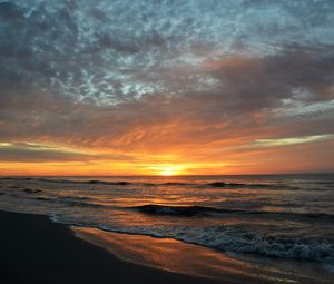 Preview wallpaper sea, waves, water, sun, sunset, landscape